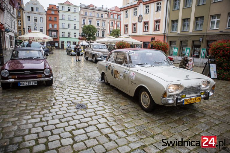 Zabytkowe pojazdy zawitają do Świdnicy, Strzegomia i Krzyżowej