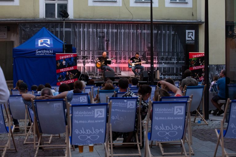 Zagrali rockowe przeboje na dziedzińcu wieży ratuszowej [FOTO]