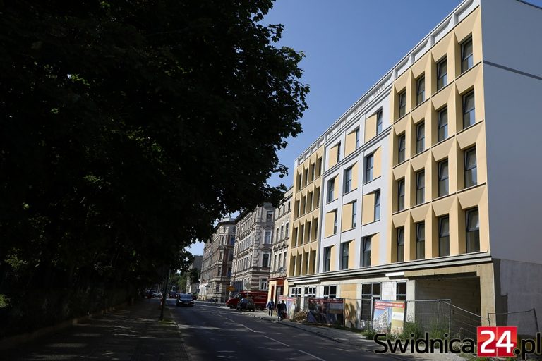 Zamieszkaj „Pod Złotym Bocianem”! W sprzedaży nowe i wyjątkowe mieszkania w centrum Świdnicy [FOTO]