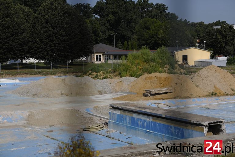 Modernizacja basenu letniego. Planowane są kolejne prace na terenie kompleksu przy Śląskiej [FOTO]