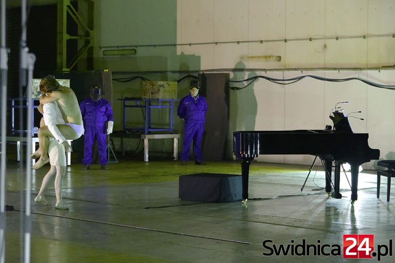 Festiwal Bachowski: Klasyczny Mozart w świątyni, współczesny Bell w hali fabrycznej