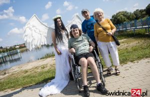 Niefortunny upadek z trzech stopni schodów zrujnował mu zdrowie. Już w niedzielę charytatywny festyn dla Łukasza Tkaczyka