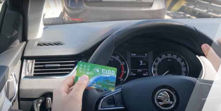 Oszczędzaj z E100 każdego dnia