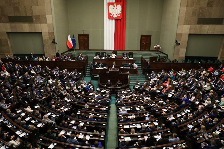 PiS z największym poparciem, opozycja z większością w Sejmie i Senacie. Oto oficjalne wyniki wyborów