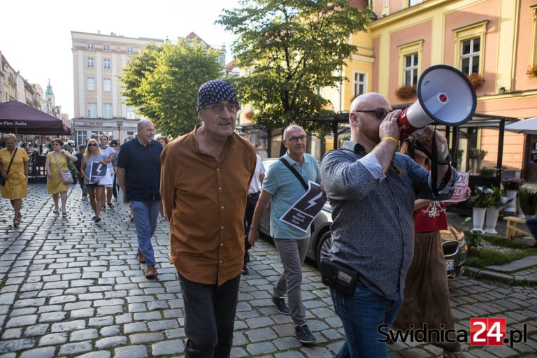 Będzie protest przeciwko zapisom w podręczniku „Historia i teraźniejszość”