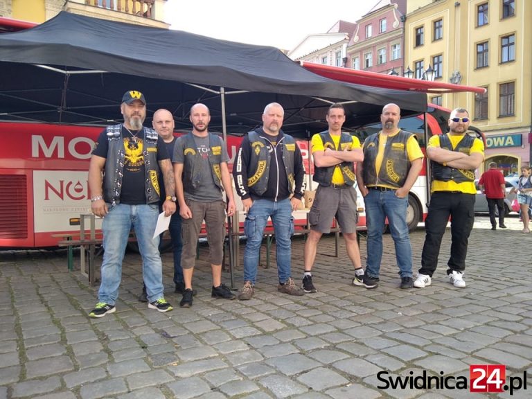 Motoserce bije na świdnickim Rynku. Czekają na krwiodawców