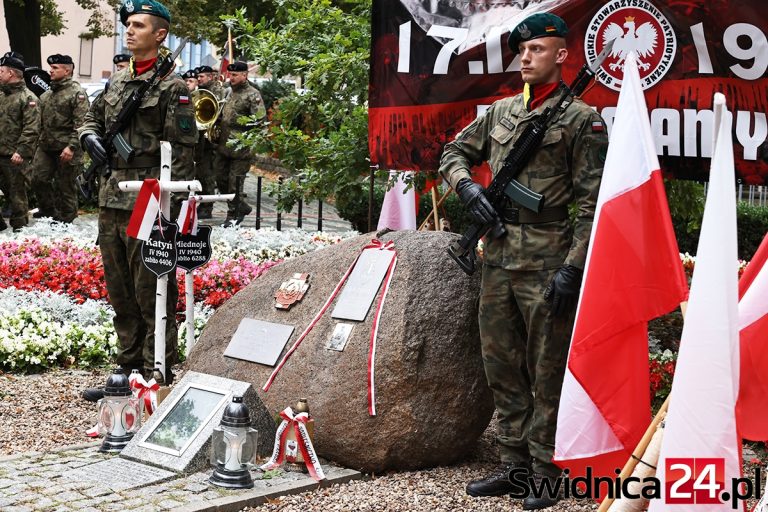 82. rocznica agresji ZSRR na Polskę. Uczczono pamięć obrońców ojczyzny, nawiązano do obecnej sytuacji na granicy z Białorusią [FOTO]