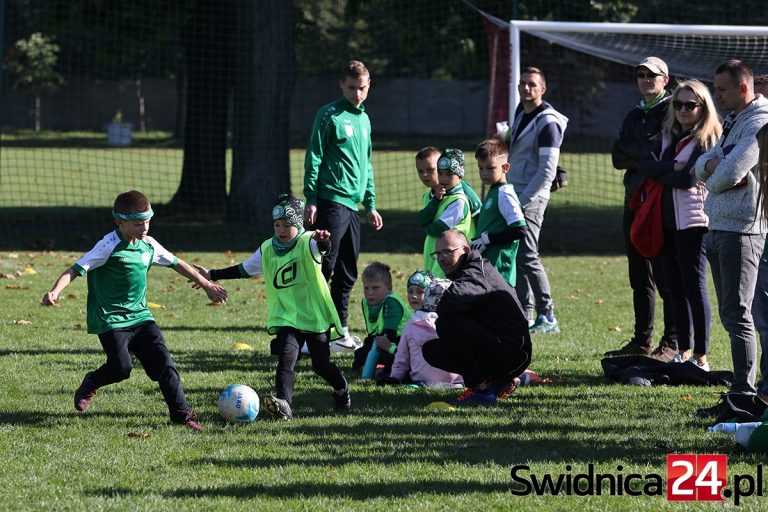 Kapitalny pokaz futbolu w wykonaniu małych piłkarzy! [DUŻO ZDJĘĆ]