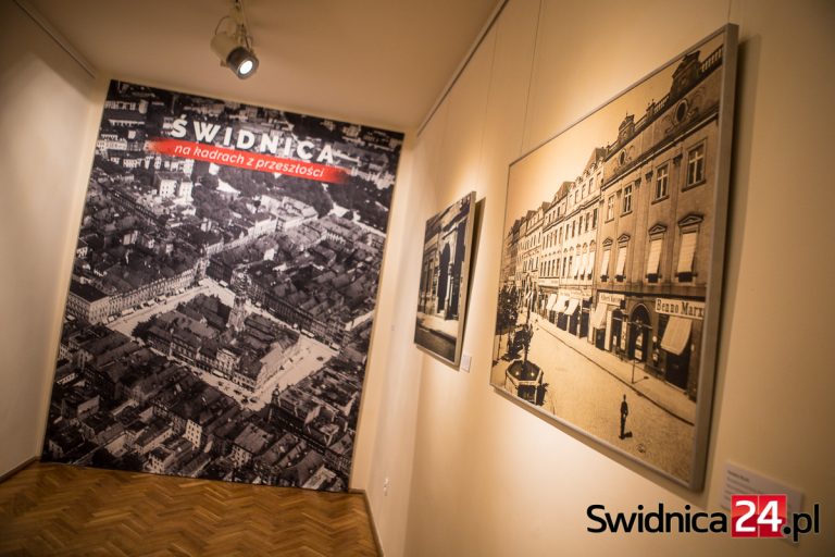„Świdnica na kadrach z przeszłości”. Wystawa w Muzeum Dawnego Kupiectwa [FOTO]