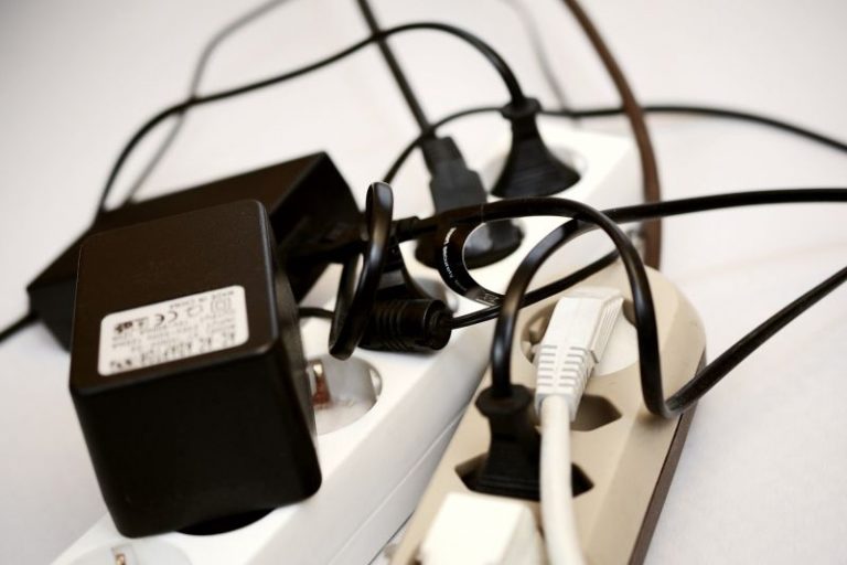 Za mała liczba gniazdek z trójnikami elektrycznymi to nie problem! Zobacz dlaczego