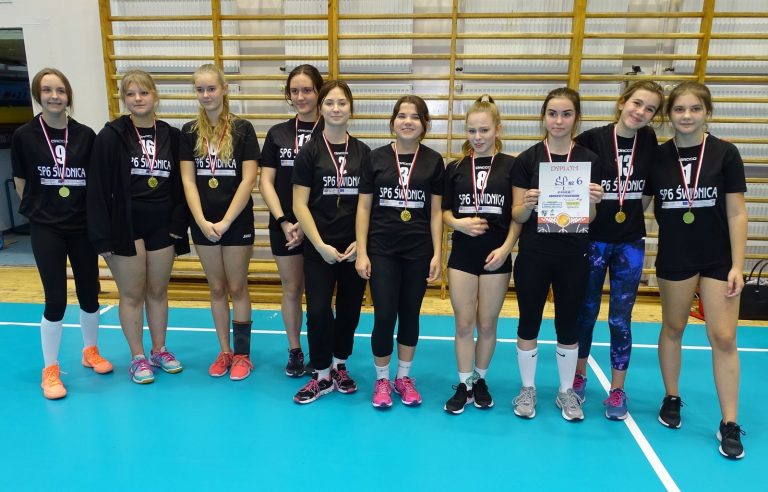 Zacięta rywalizacja młodych koszykarek [FOTO]