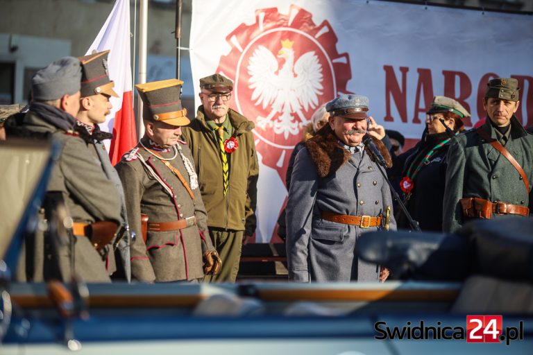 103. rocznica odzyskania niepodległości. Historyczna rekonstrukcja z marszałkiem Piłsudskim [FOTO/VIDEO]