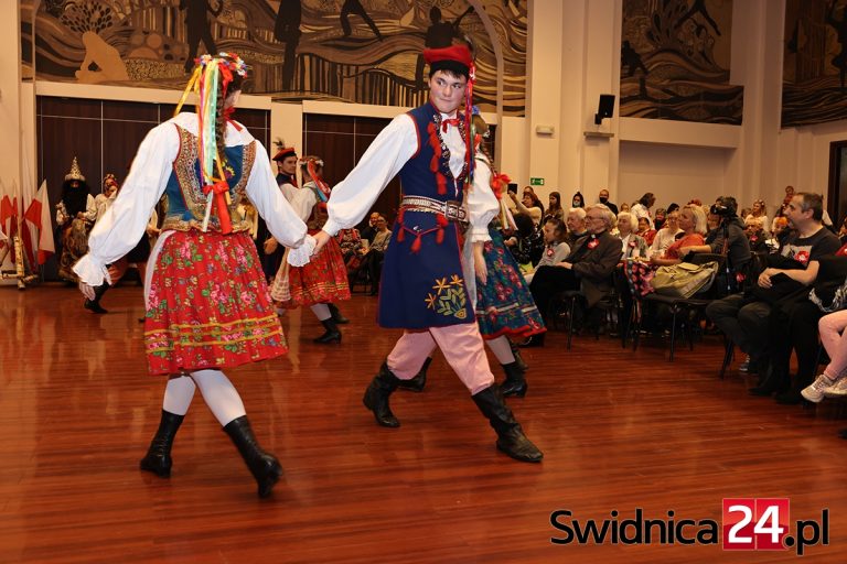 Dla Niepodległej: „Barwy Niepodległości” i śpiewanki patriotyczne [FOTO]