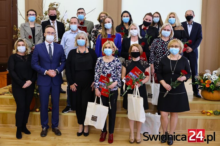 Pracownicy socjalni nagrodzeni. Co z wyczekiwanymi przez nich podwyżkami? [FOTO]