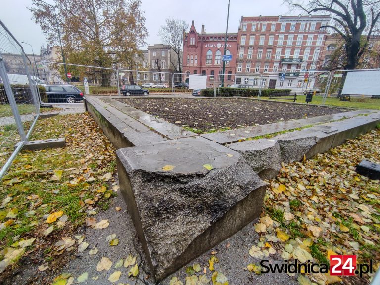 Trwa zbiórka na budowę pomnika księcia Bolka Świdnickiego. Ruszają prace związane z renowacją postumentu [FOTO]