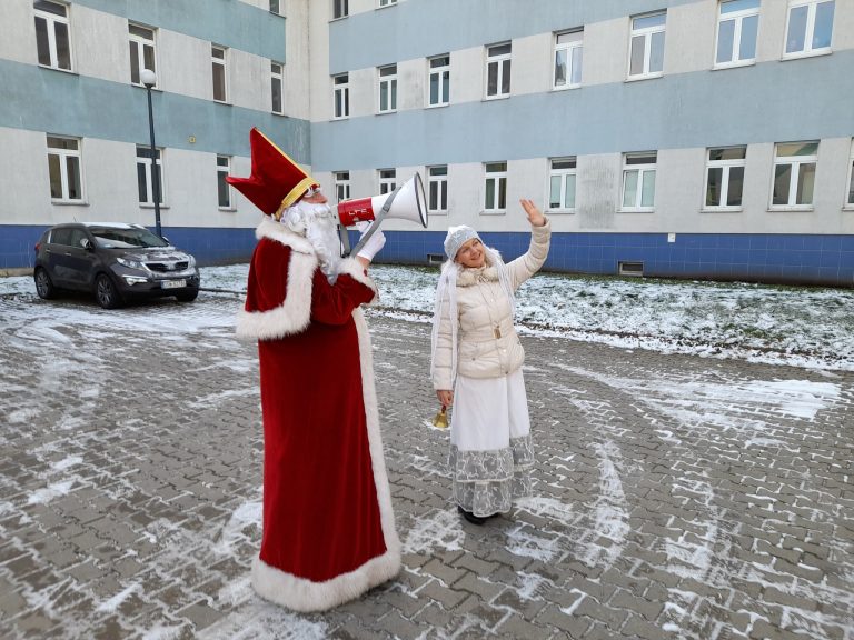 Święty Mikołaj nie zapomniał o najmłodszych pacjentach świdnickiego szpitala [FOTO]