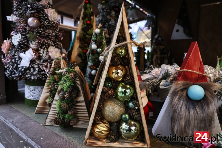 Świdnicki Jarmark Bożonarodzeniowy wystartował. W weekend na Rynek zawitają peruwiańskie alpaki oraz Mikołaj [FOTO/VIDEO]
