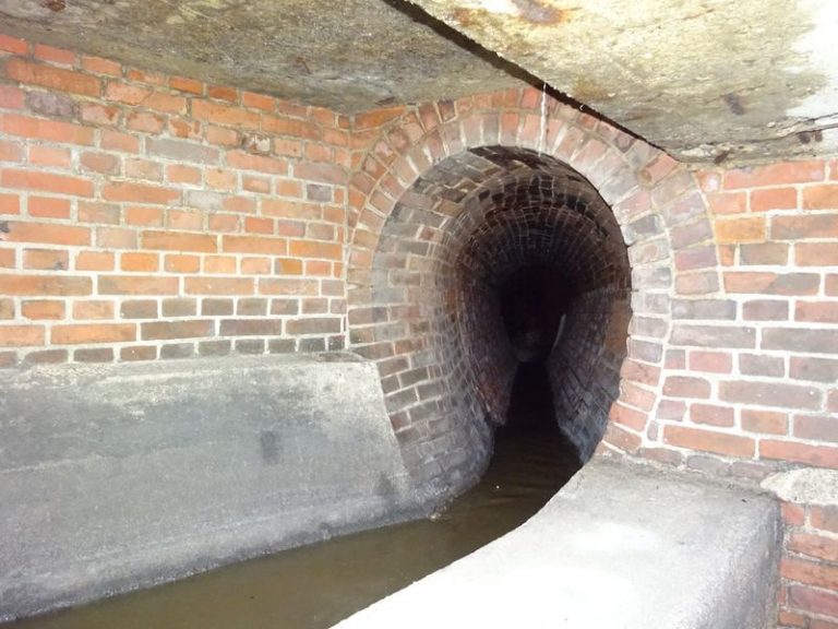 Co się kryje pod skrzyżowaniem Wrocławskiej i Wodnej? [FOTO]