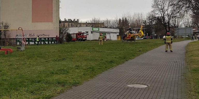 69-latek wymagał pomocy medycznej. Wezwano śmigłowiec Lotniczego Pogotowia Ratunkowego