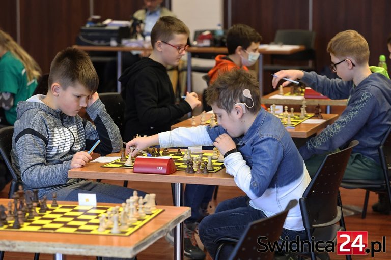 Trwa rywalizacja przy szachownicach! [FOTO]