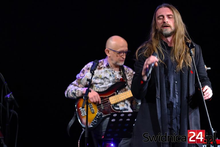 Profilaktyka wzmocniona muzyką. Światowy Dzień AIDS w świdnickim teatrze [FOTO]