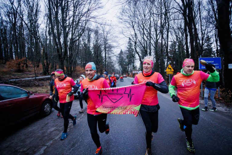 Pobiegli przez góry na rzecz niepełnosprawnych. Udało się zebrać około 50 tysięcy złotych! [FOTO]