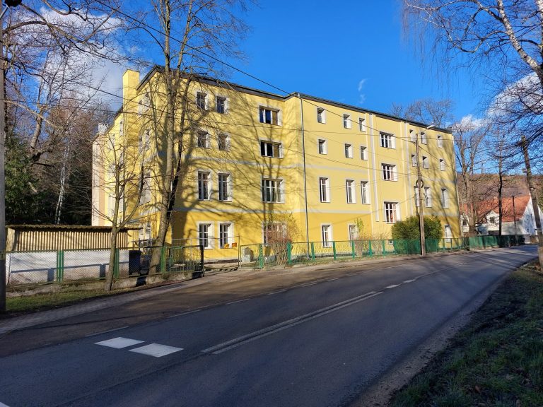 Pierwszy etap termomodernizacji Zespołu Placówek w Bystrzycy Górnej zakończony
