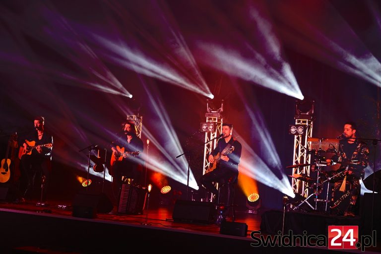 Na ludowo i z zespołem Pectus. Wspólne kolędowanie podczas spotkania noworocznego gminy Świdnica [FOTO]