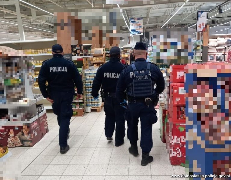 „Epidemia się rozpędza, a ludzie wciąż lekceważą maseczki”