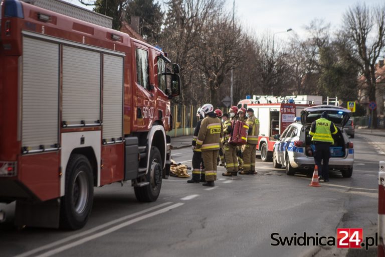 Wypadek na ulicy Wałbrzyskiej. 73-letnia rowerzystka trafiła do szpitala