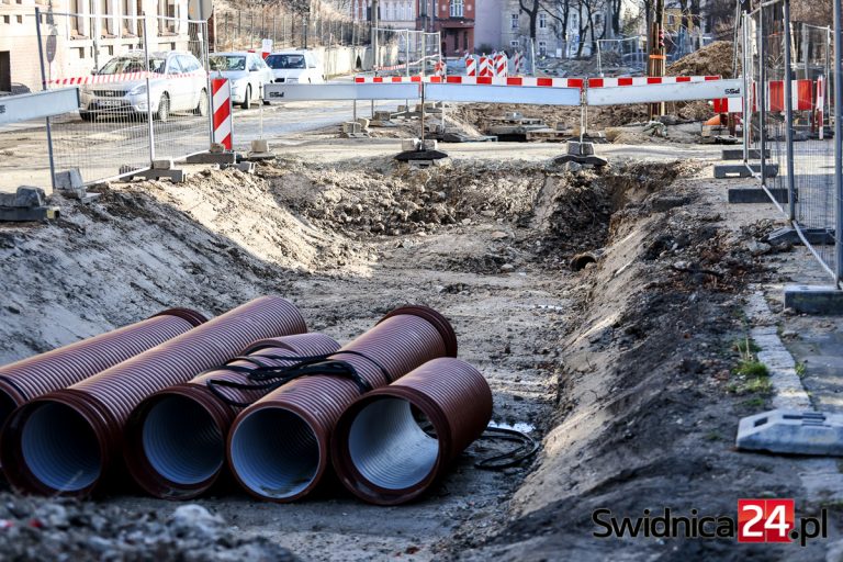 Prace na alei Niepodległości wstrzymane. Powód? Pozostałości twierdzy [FOTO]