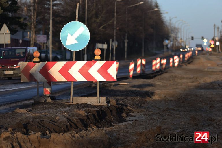 Kłopotliwa organizacja ruchu na Sikorskiego? Część kierowców jeździła pod prąd, część sugerowała konieczność wprowadzenia zmian