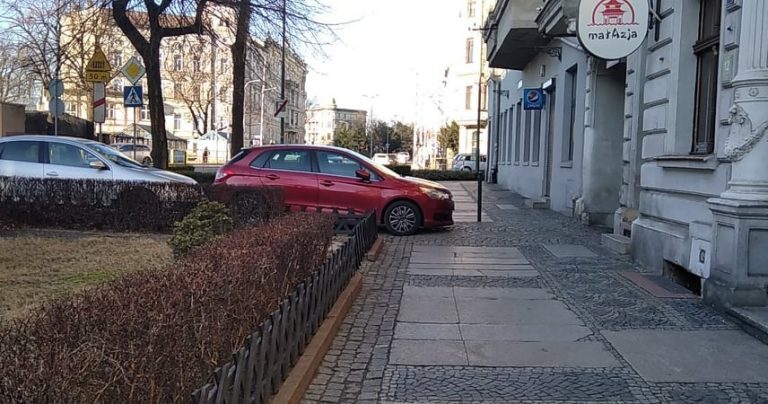 Mistrzowie parkowania [FOTO]