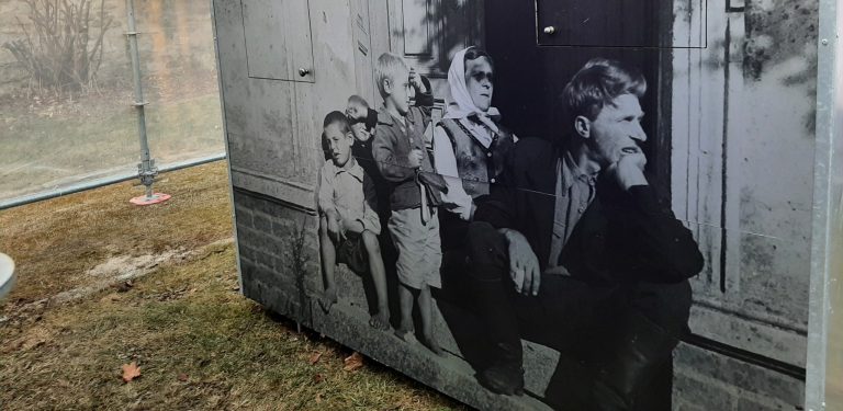 Wrastanie. Powojenne osiedlenia na 300 zdjęciach