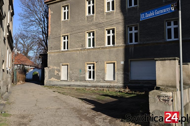Zapomniana uliczka oficjalne wróciła na mapę Świdnicy [FOTO]