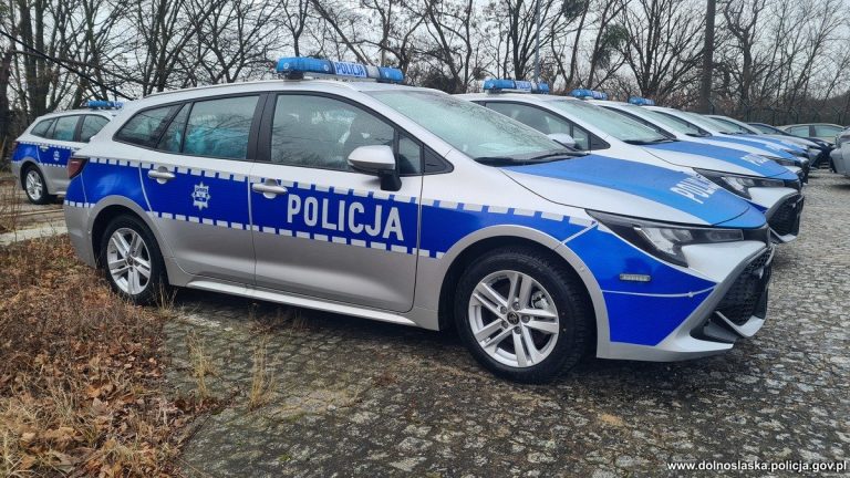 Dolnośląscy policjanci z nowymi radiowozami [FOTO/VIDEO]