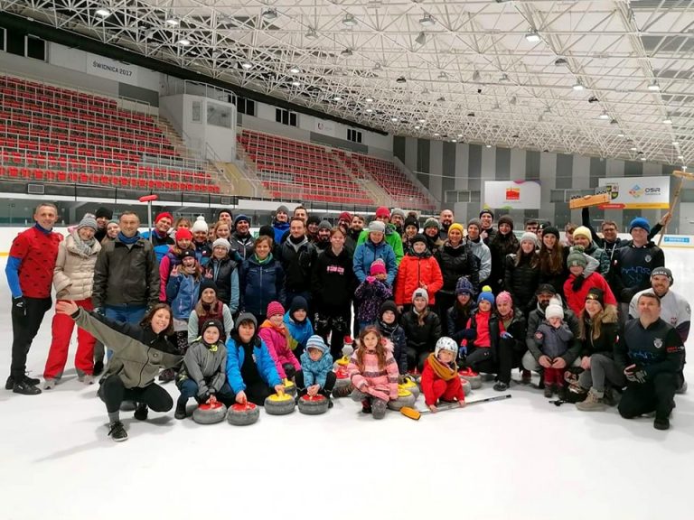 Olbrzymie zainteresowanie curlingiem w Świdnicy!