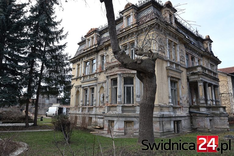 Zabytkowa willa z szansą na drugie życie. Rusza remont dachu [FOTO]