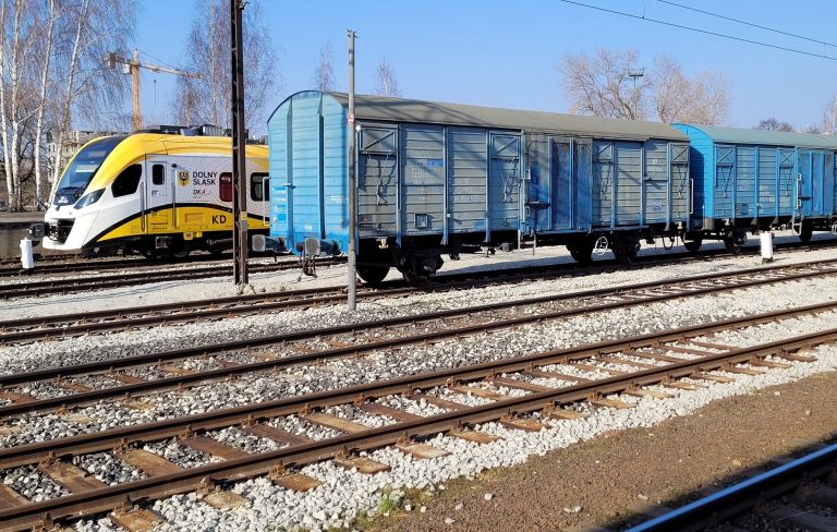 Pociągiem pod Ślężę w czerwcu? Koleje Dolnośląskie planują wykorzystać wagon do przewozu rowerów na trasie Świdnica-Wrocław