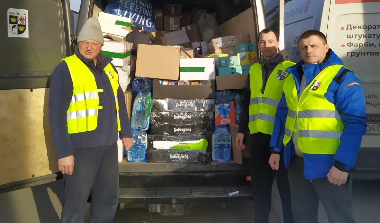 Ukraińsko-polskie transporty z pomocą. Rosyjskie rakiety w partnerskim mieście Świdnicy