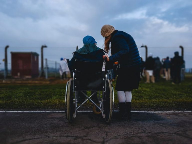 Opieka nad osobami starszymi w Niemczech – sposób na pewną i dobrze płatną pracę