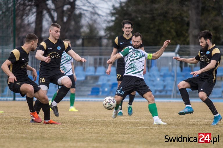 Gra w piłkę się obroniła, choć dopiero w ostatnim kwadransie…