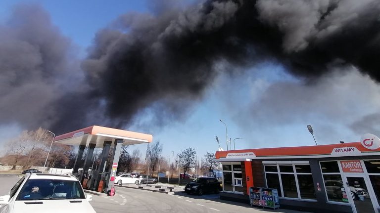 Pożar przy Towarowej. Słup czarnego dymu nad Świdnicą [FOTO/VIDEO]