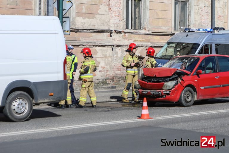 Zderzenie trzech aut na Muzealnej [FOTO]