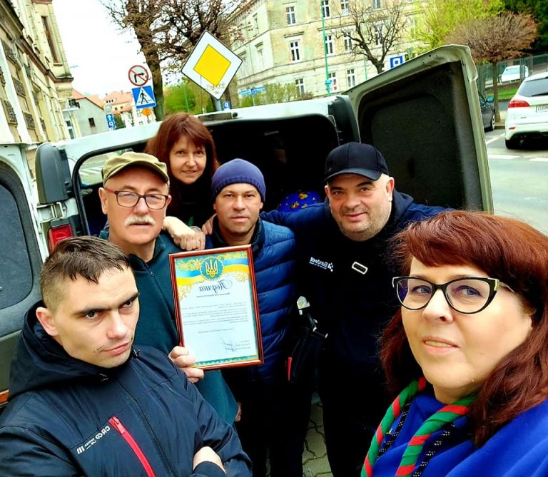 „Nawet nie wiemy, jak bardzo pomoc jest potrzebna”. Kolejny transport z darami ze Świdnicy na Ukrainę