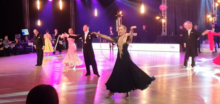 Tanecznym krokiem po wygraną [FOTO]