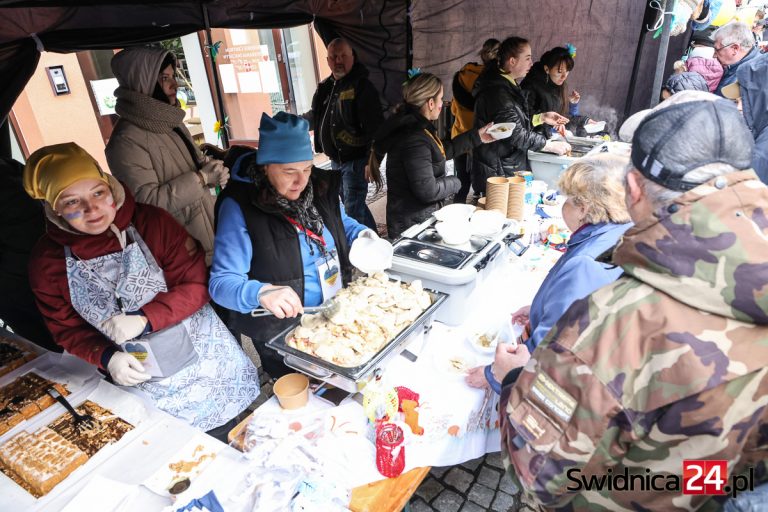 Podziękowali za pomoc i poczęstowali tradycyjnymi potrawami podczas Festynu Wdzięczności [FOTO/VIDEO]