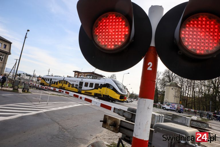 Kamery będą rejestrować wykroczenia na przejazdach kolejowych? To element planowanej modernizacji stacji Świdnica Miasto