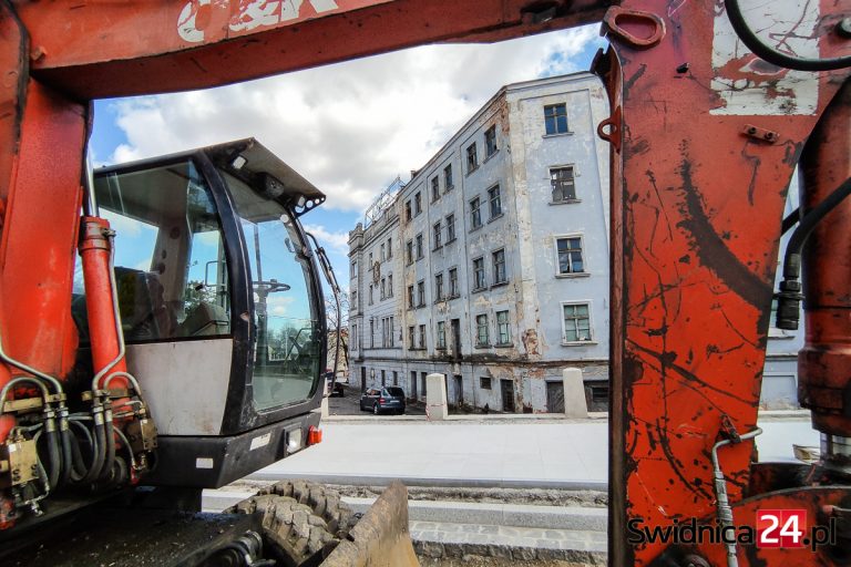 Świdnicki zabytek czeka na ratunek. Co dalej z niszczejącym budynkiem dawnego młyna? [FOTO]