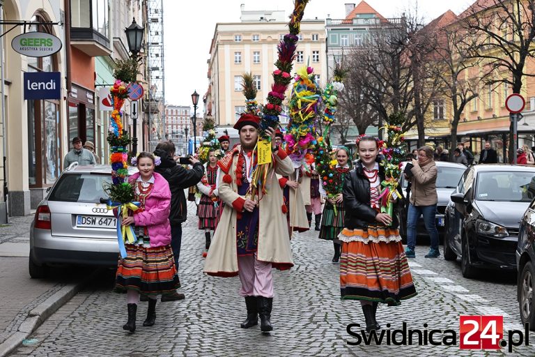 Korowód z palmami znów przeszedł przez Świdnicę [FOTO]